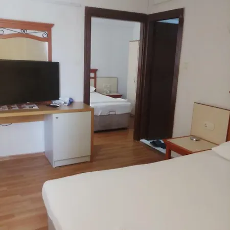 Ozturk Hotel *